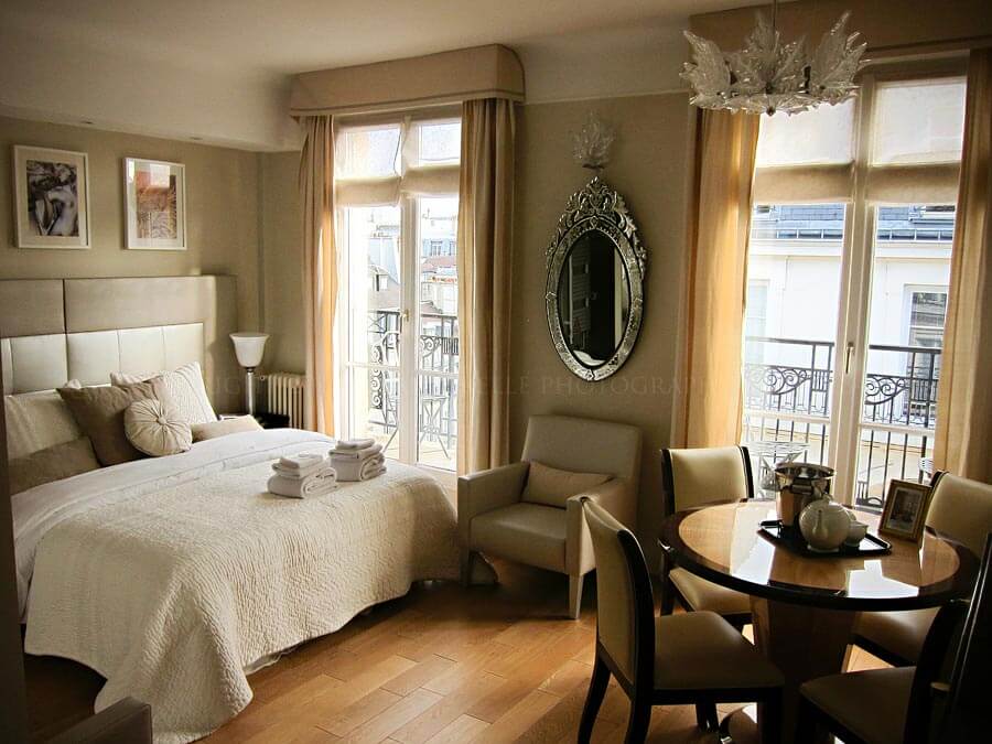 paris-travel-photographer-01 an american photographer living in an apartment in paris