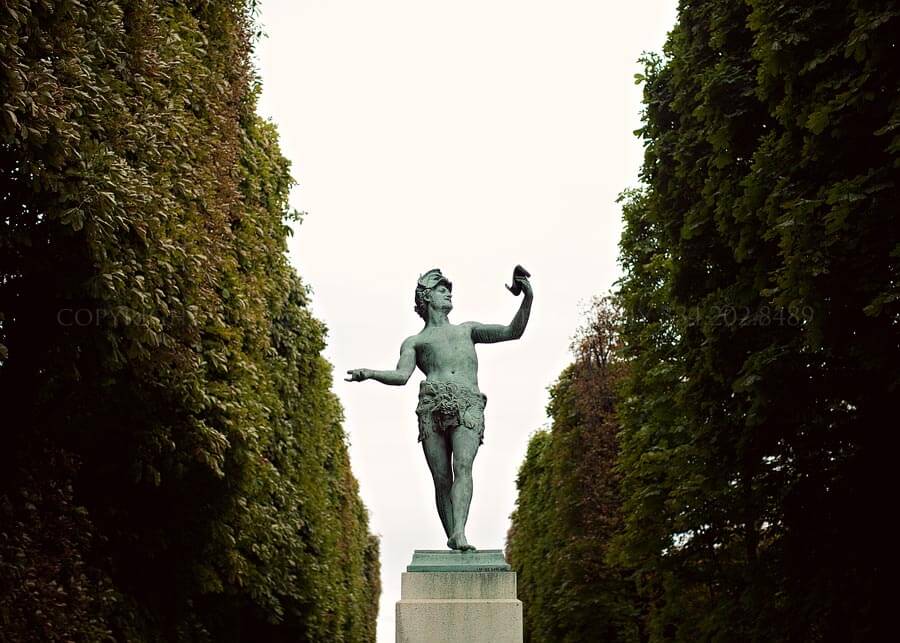 paris-wedding-photographers-14 an american wedding photographer travels to live in a paris apartment